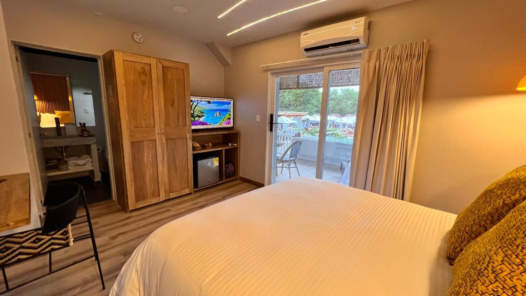 Pao Pao Hotel & Beach Club 格兰德岛 外观 照片
