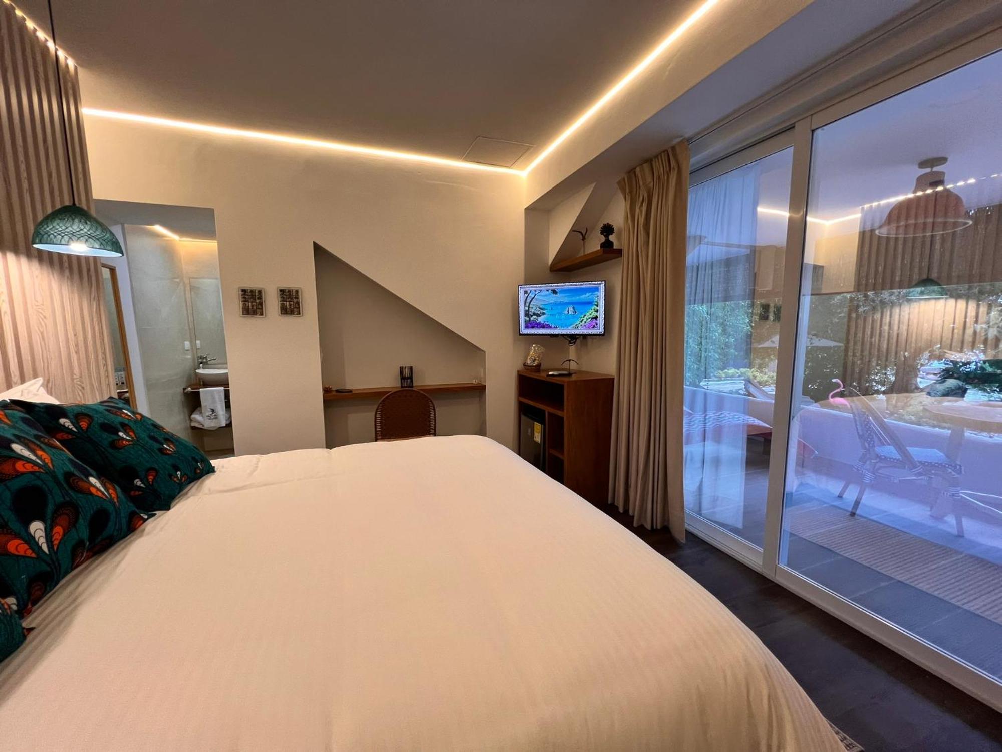Pao Pao Hotel & Beach Club 格兰德岛 外观 照片