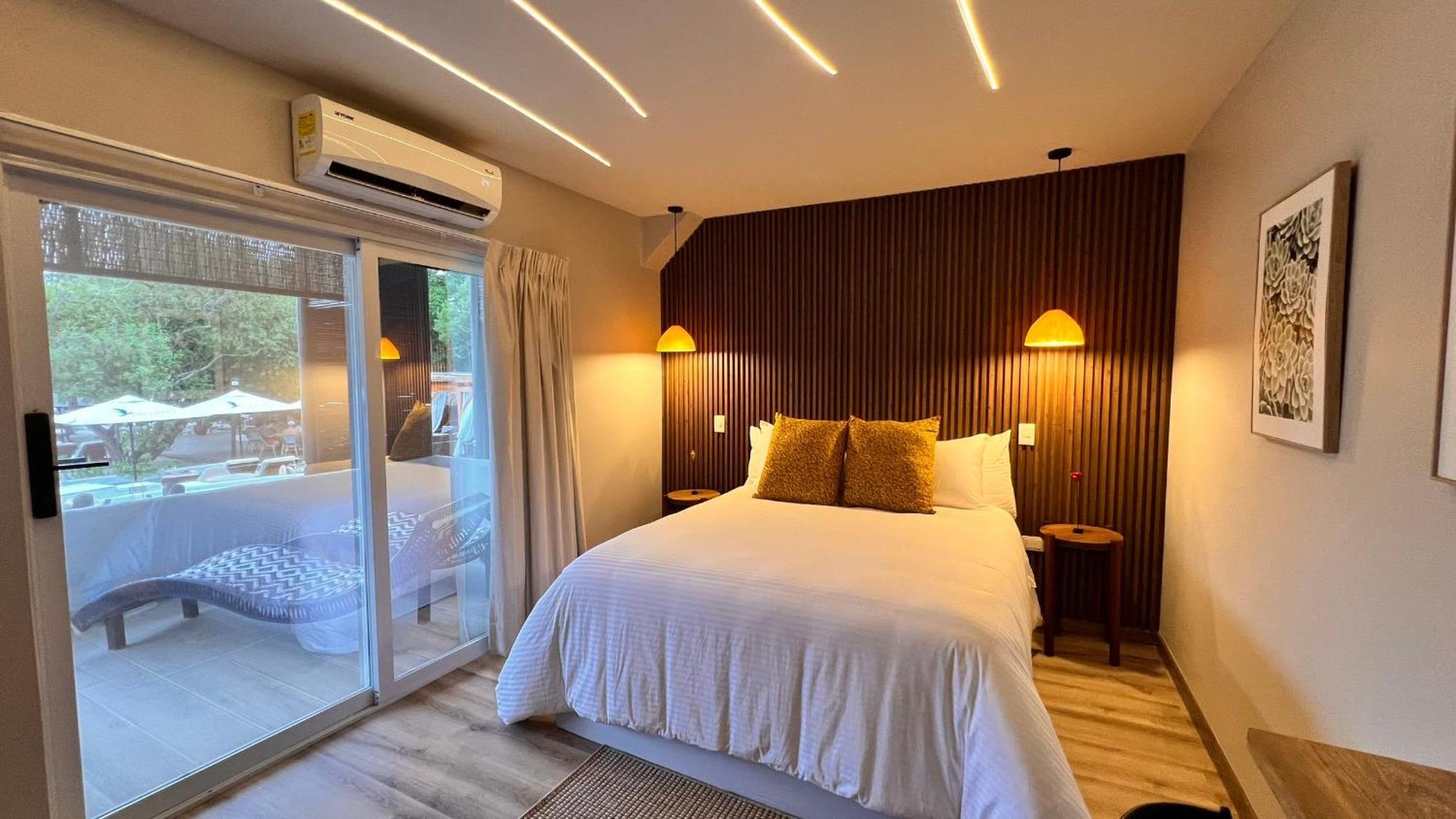 Pao Pao Hotel & Beach Club 格兰德岛 外观 照片