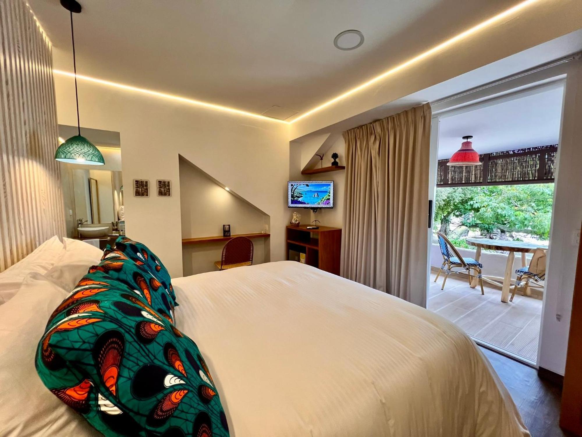 Pao Pao Hotel & Beach Club 格兰德岛 外观 照片