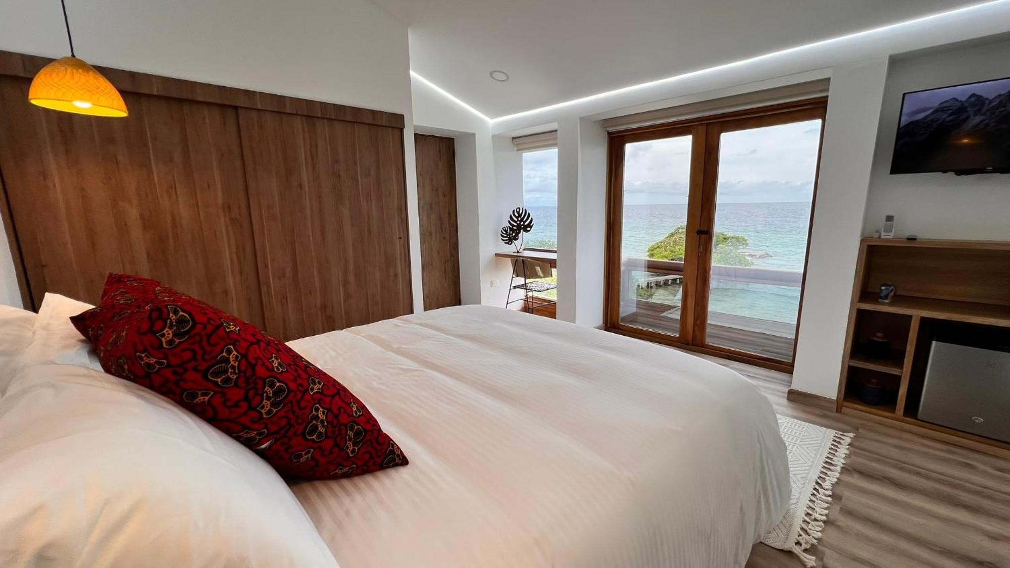 Pao Pao Hotel & Beach Club 格兰德岛 外观 照片