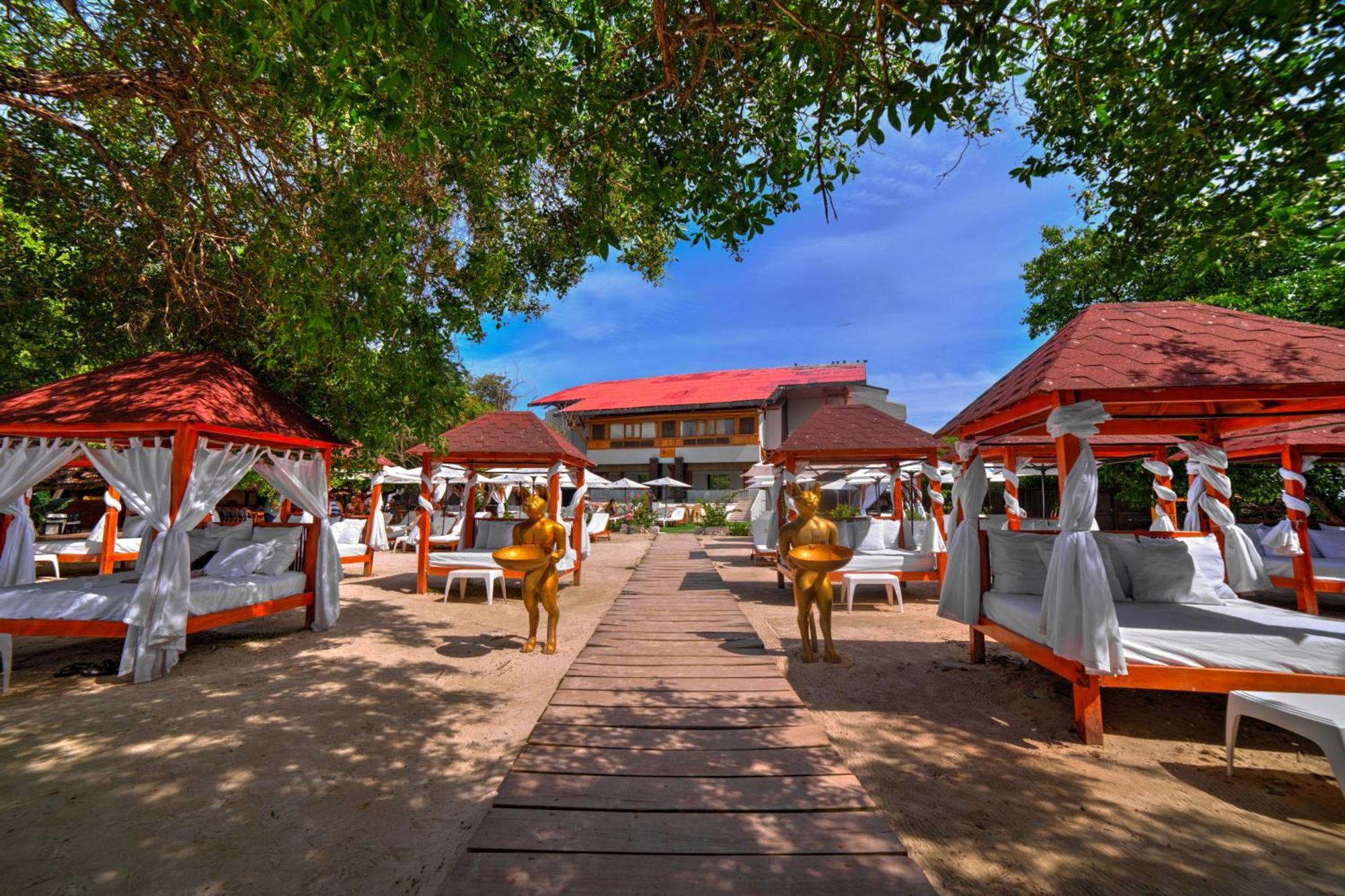 Pao Pao Hotel & Beach Club 格兰德岛 外观 照片