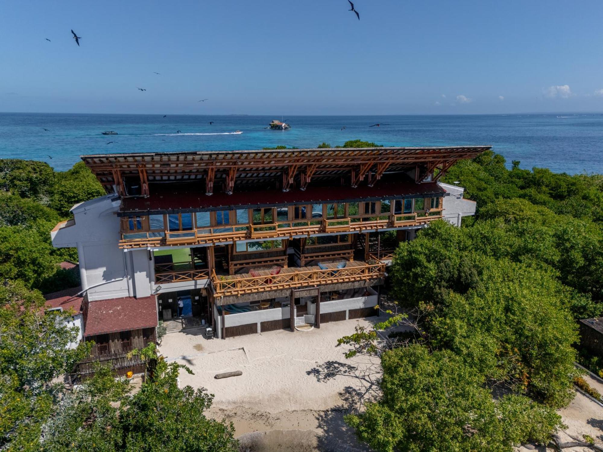Pao Pao Hotel & Beach Club 格兰德岛 外观 照片