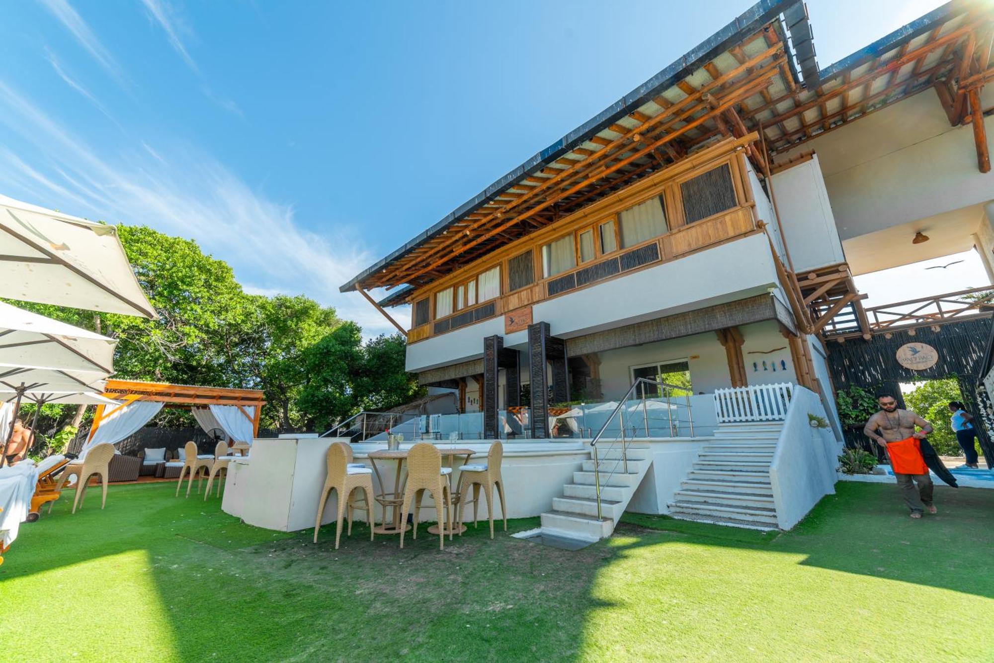 Pao Pao Hotel & Beach Club 格兰德岛 外观 照片