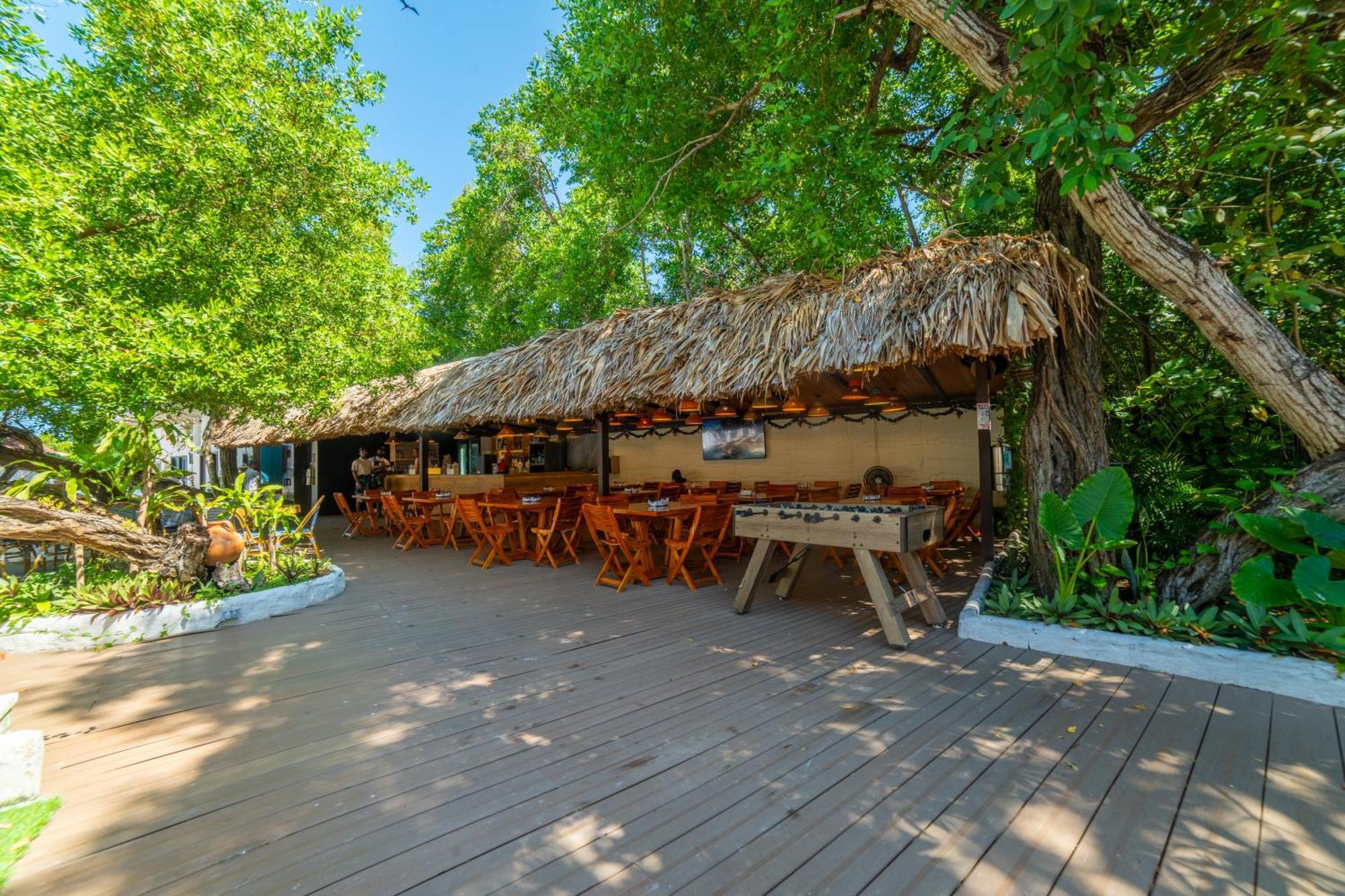 Pao Pao Hotel & Beach Club 格兰德岛 外观 照片