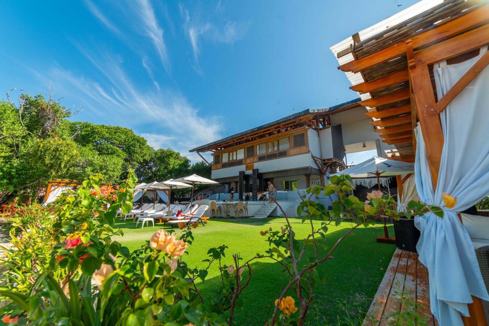 Pao Pao Hotel & Beach Club 格兰德岛 外观 照片